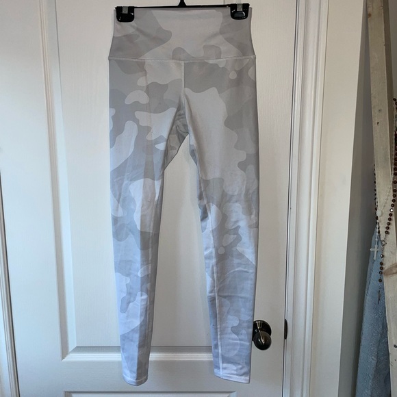 High Wasted Camo Vapor Legging - Picture 3 of 6